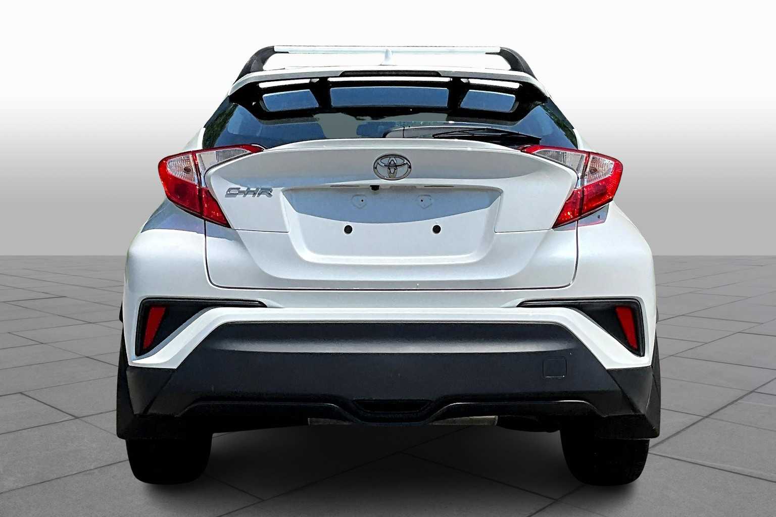 2022 Toyota C-HR XLE photo 4