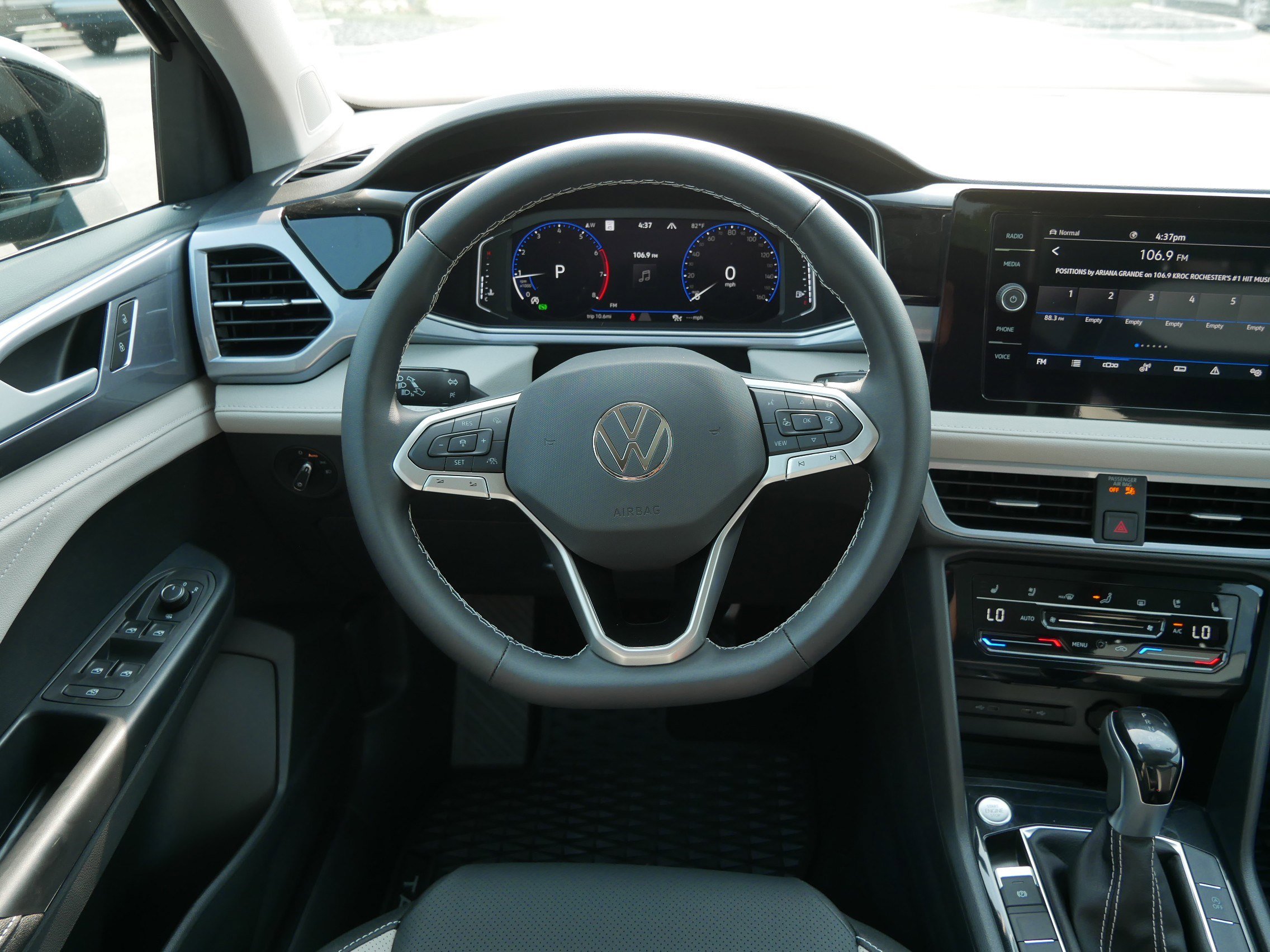 2025 Volkswagen Taos SEL photo 10