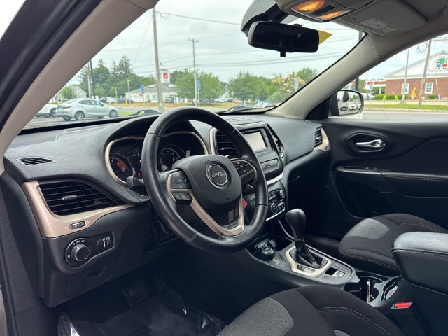 2016 Jeep Cherokee Altitude photo 5
