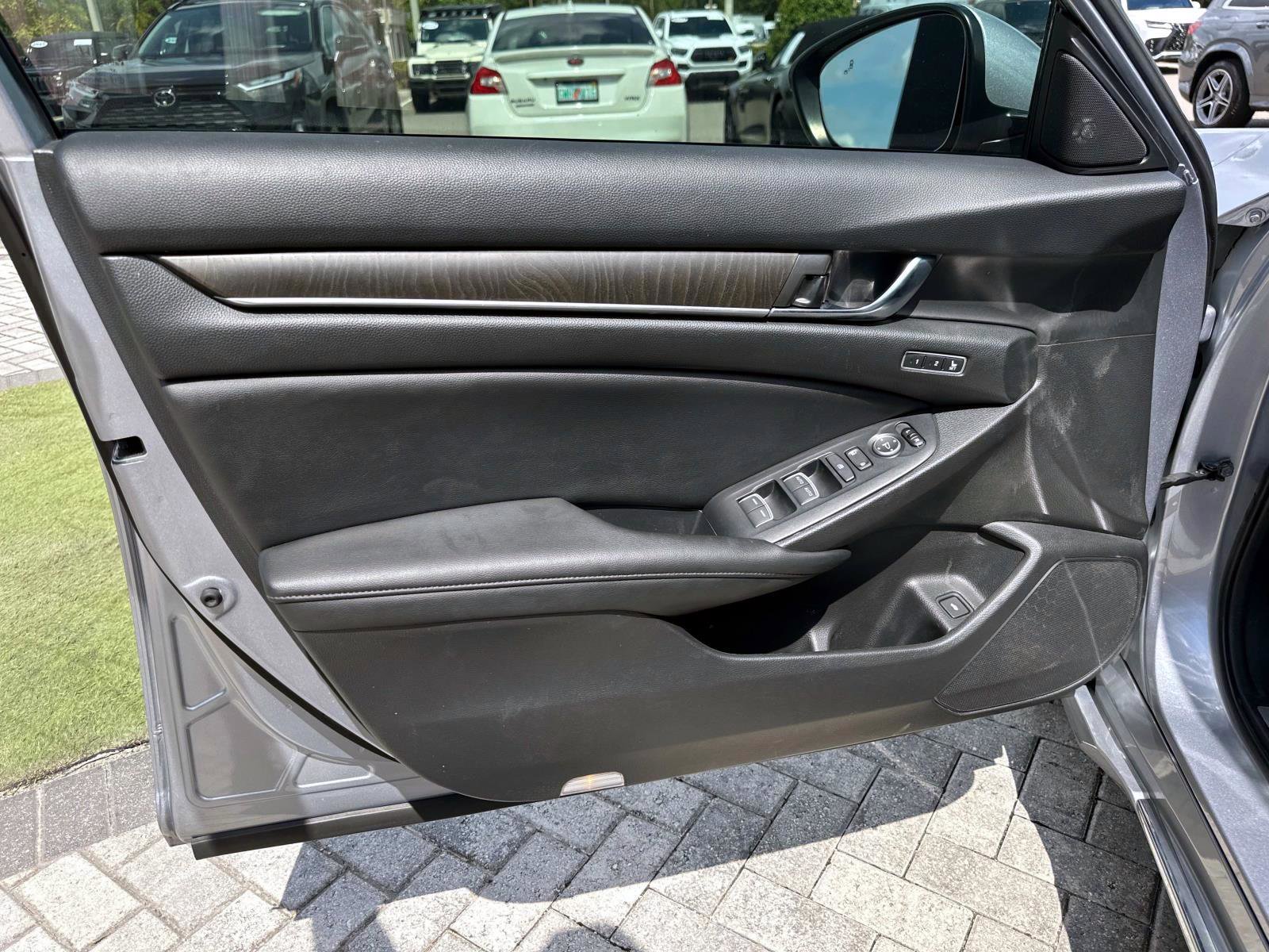 2020 Honda Accord Hybrid EX-L photo 16