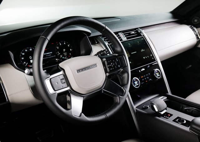 2024 Land Rover Discovery SE photo 14