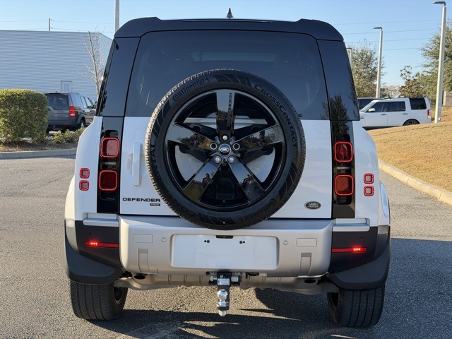 2023 Land Rover Defender 110 SE photo 3