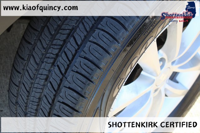 2017 Kia Sorento LX photo 2