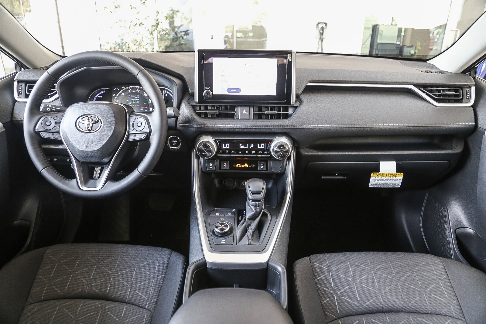 2025 Toyota RAV4 Hybrid XLE photo 12