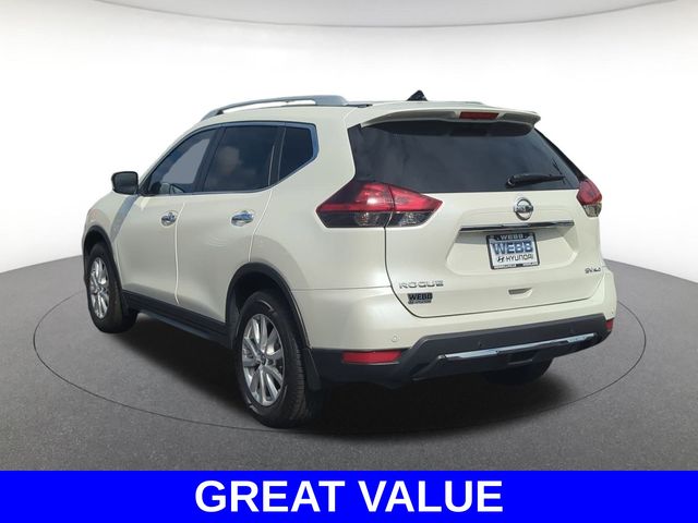 2019 Nissan Rogue SV photo 4
