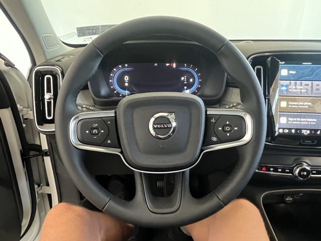 2025 Volvo XC40 Plus photo 18