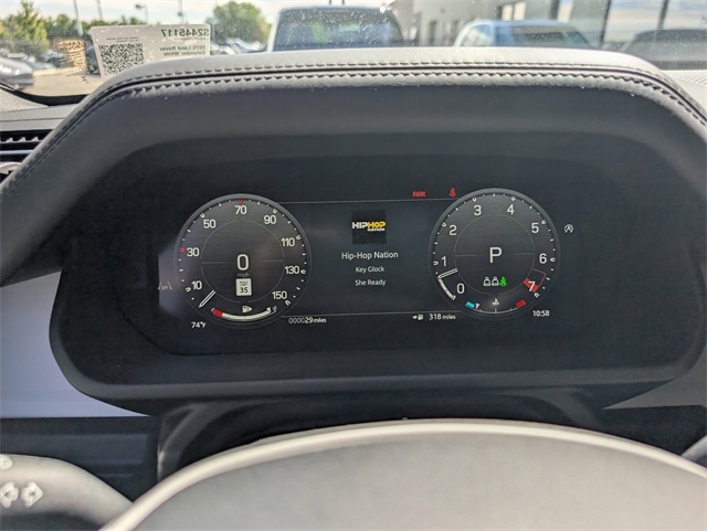 2025 Land Rover Defender 110 S photo 7
