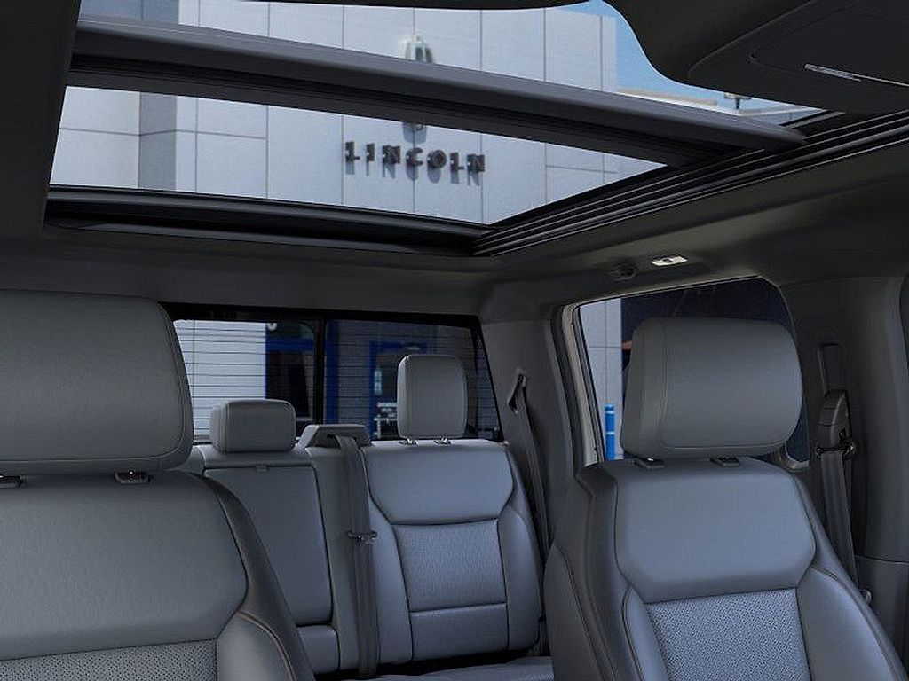 2025 Ford F-150 Lightning Lariat photo 22