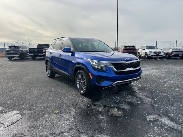 2023 Kia Seltos S's photo