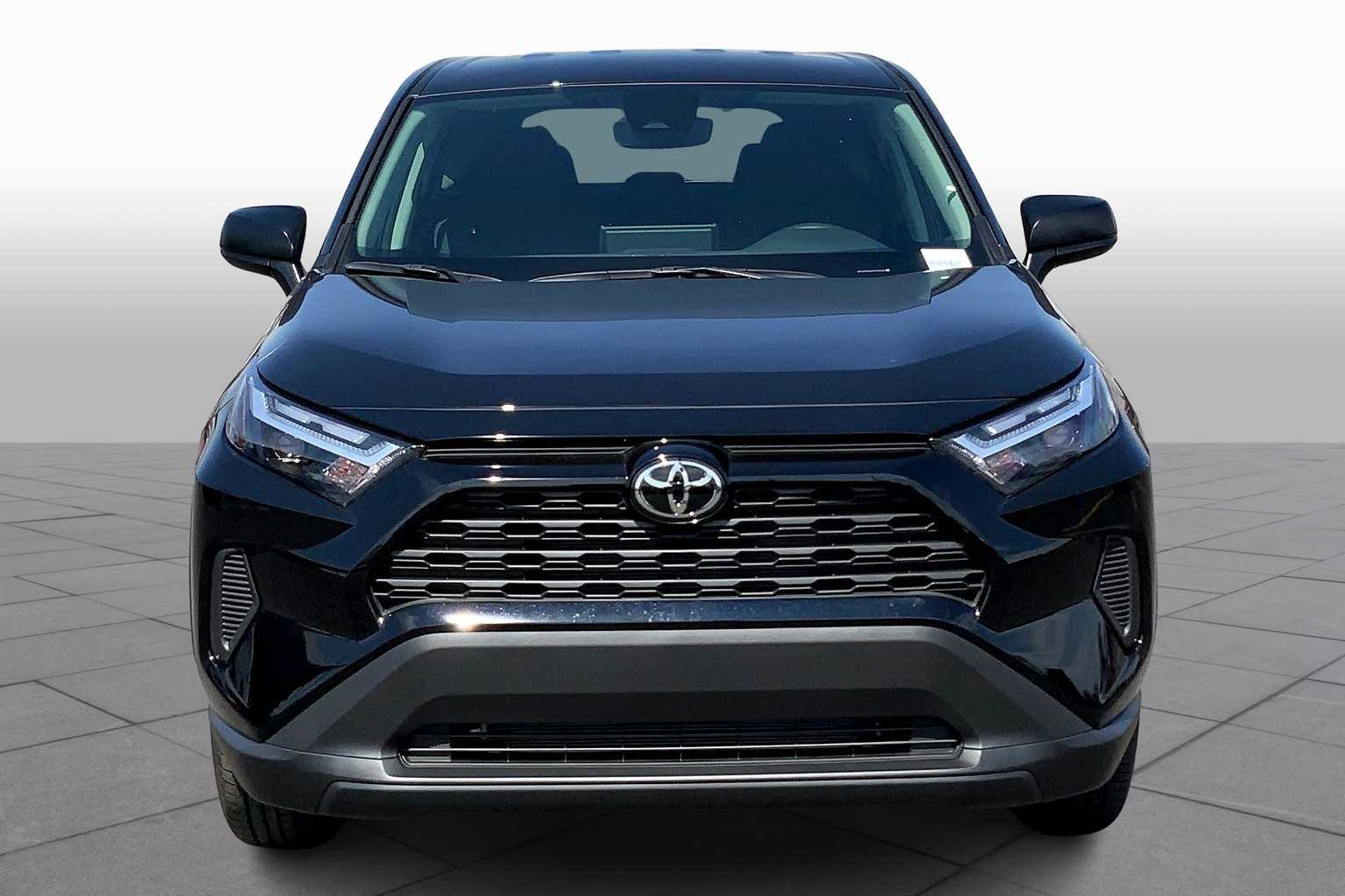 2025 Toyota RAV4 LE photo 3