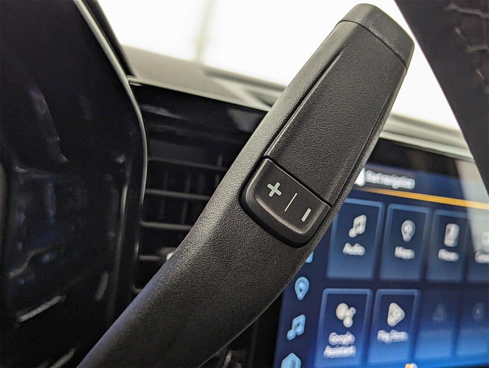 2025 Chevrolet Silverado 1500 LT photo 29