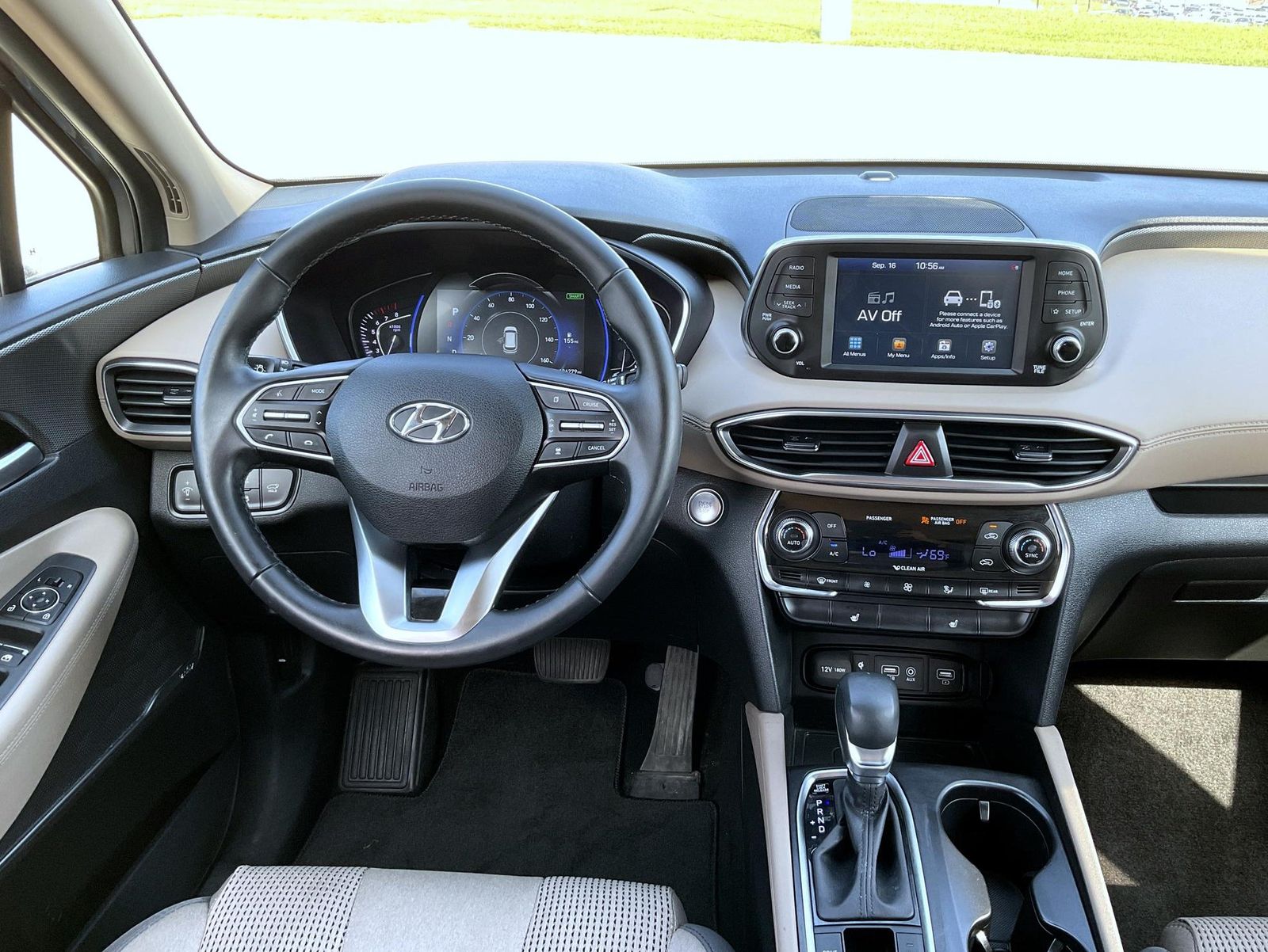 2020 Hyundai Santa Fe SEL photo 11