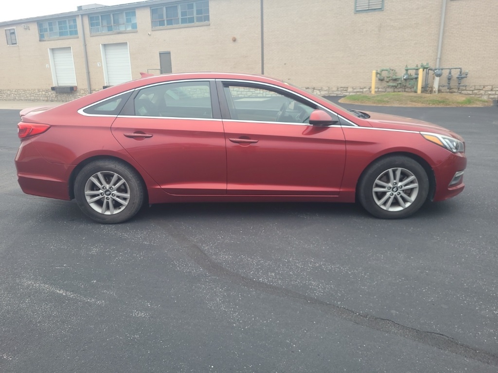 Used 2015 Hyundai Sonata SE with VIN 5NPE24AF9FH206682 for sale in Kansas City