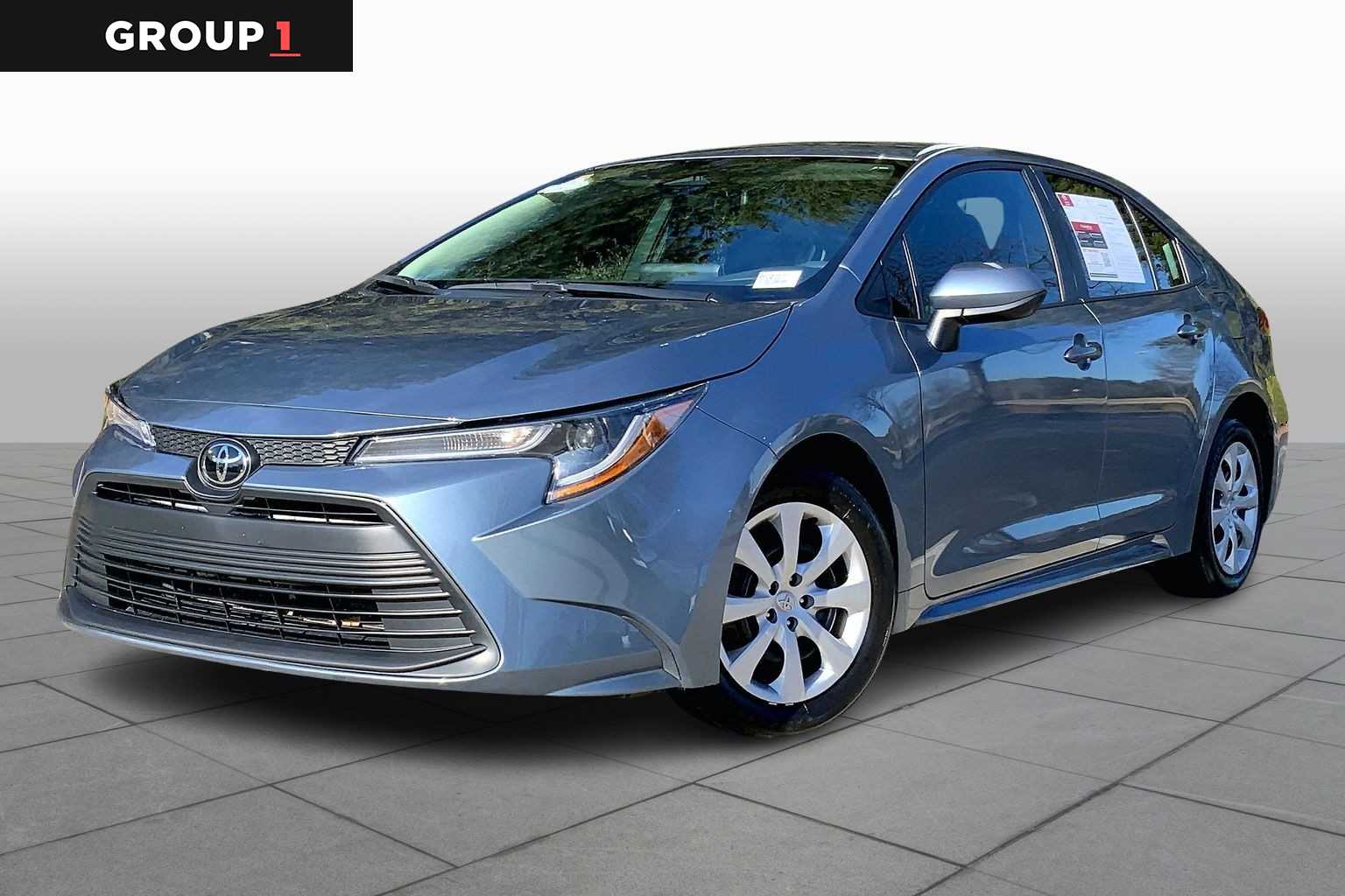 2024 Toyota Corolla LE's photo