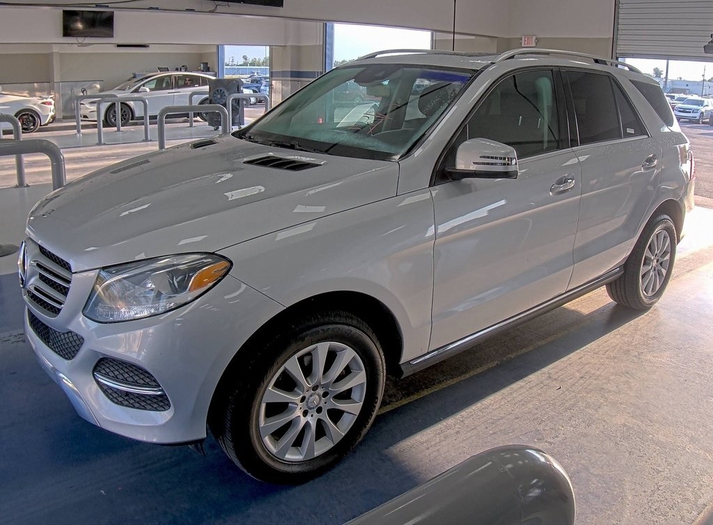 2016 Mercedes Benz GLE 300d 4MATIC photo 3
