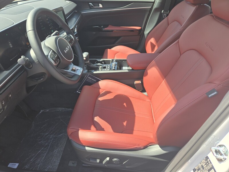 2025 Kia K5 GT-Line photo 6