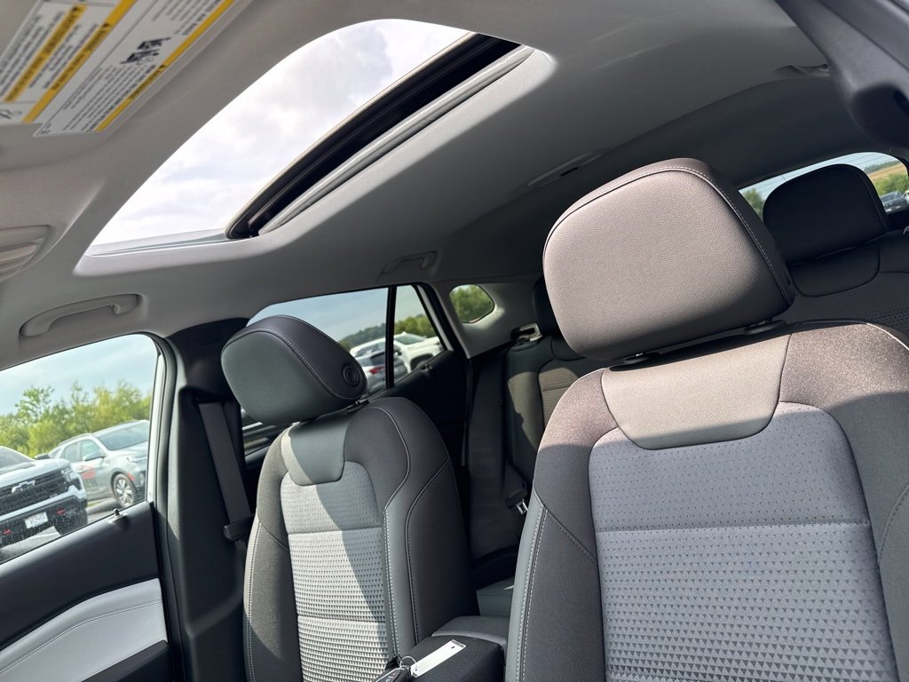2025 Chevrolet Trax LT photo 42