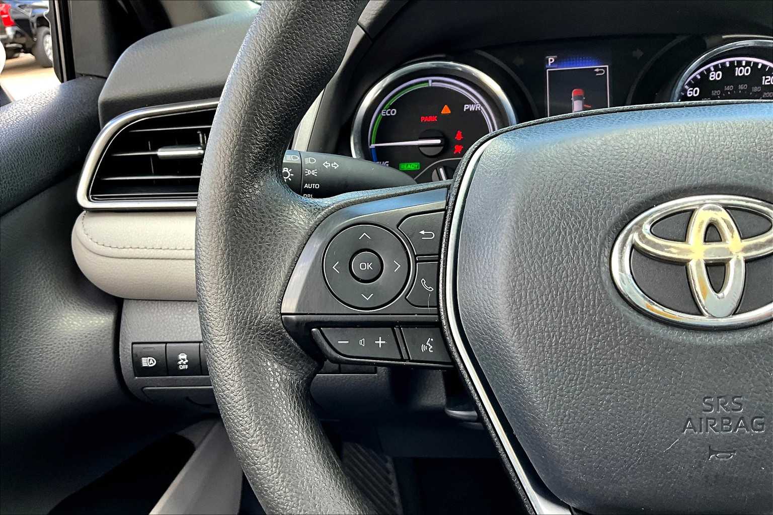 2020 Toyota Camry Hybrid LE photo 19
