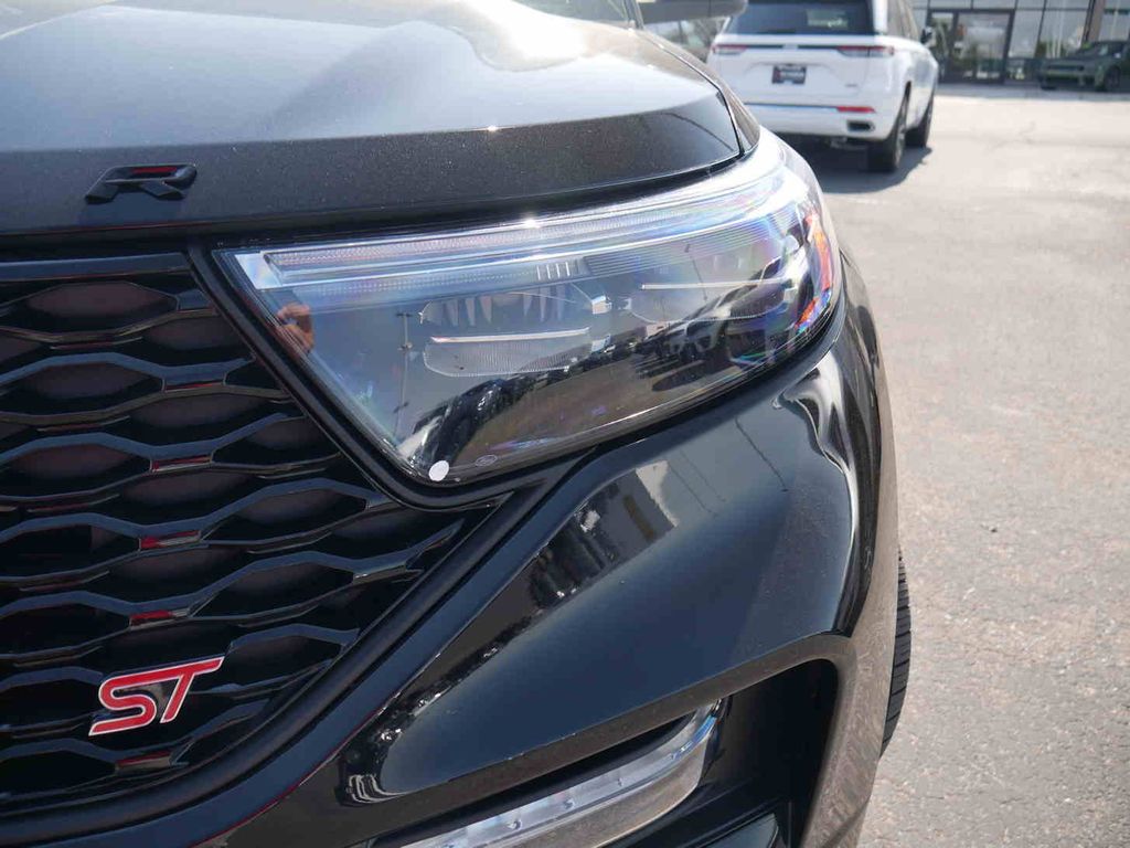 2022 Ford Explorer ST photo 21