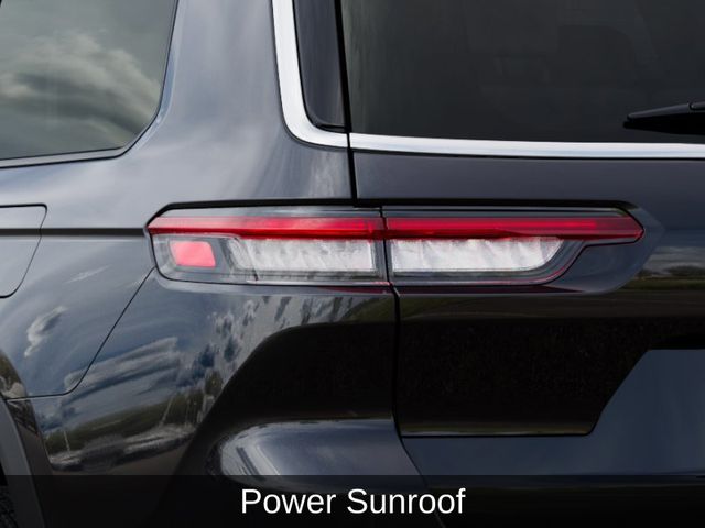 2025 Jeep Grand Cherokee Laredo photo 2