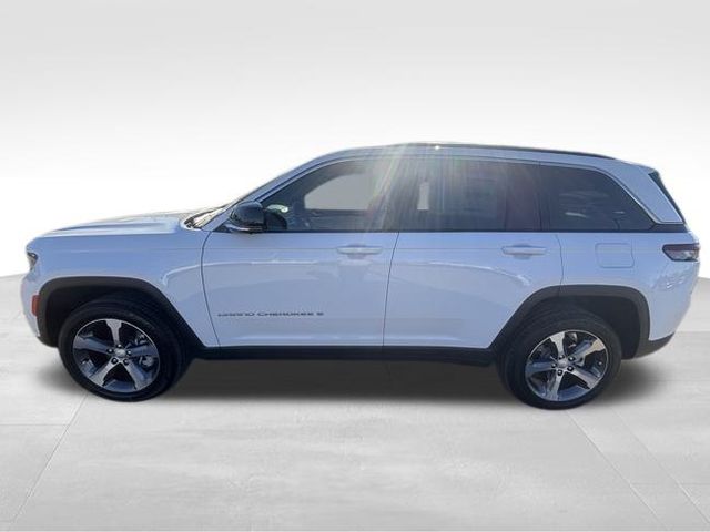 2025 Jeep Grand Cherokee Limited photo 3