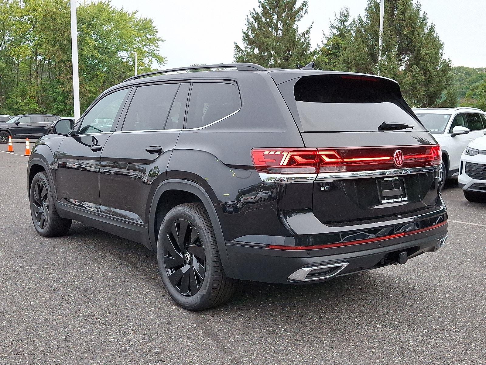 2026 Volkswagen Atlas SE Technology photo 2