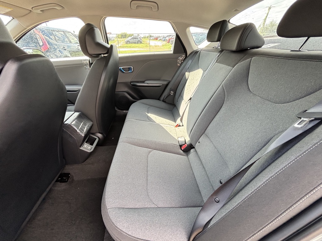 2025 Kia K4 LXS photo 18