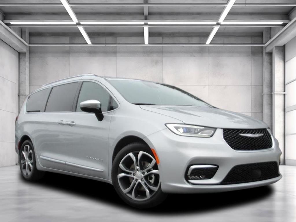 2026 Chrysler Pacifica Pinnacle's photo