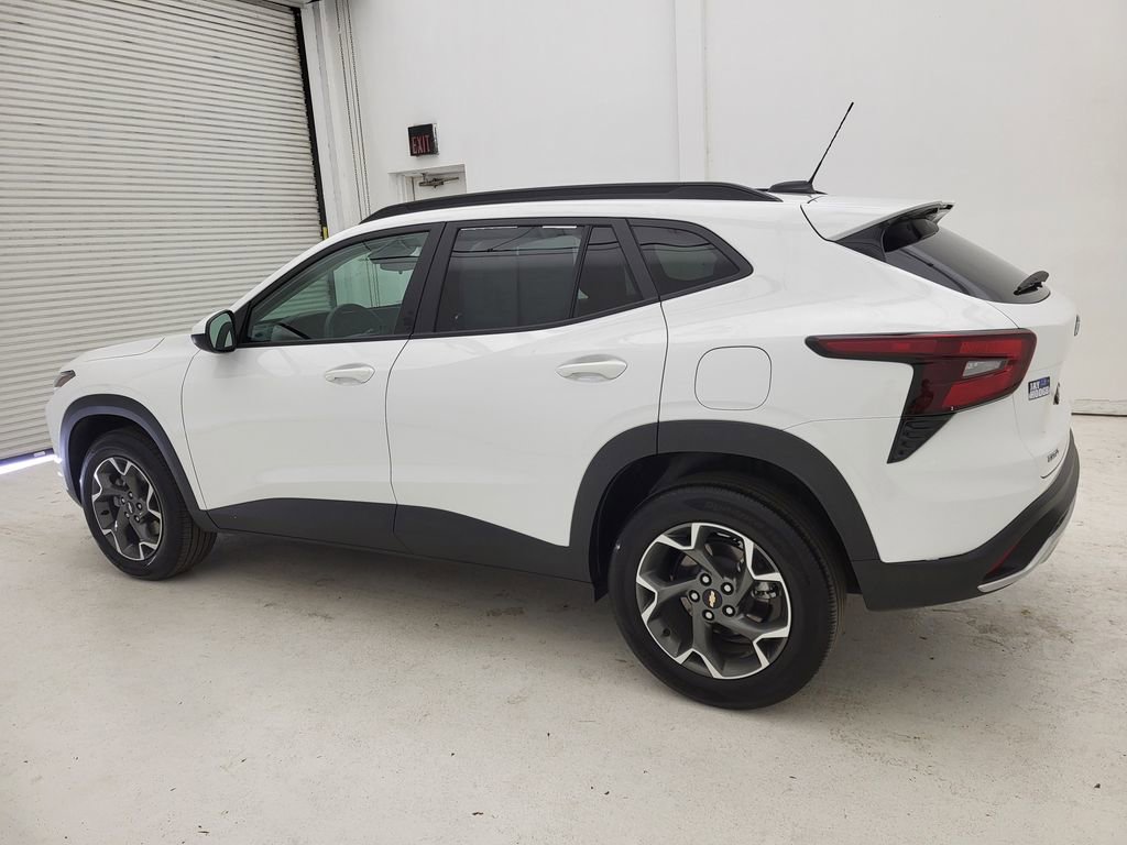 2024 Chevrolet Trax LT photo 4