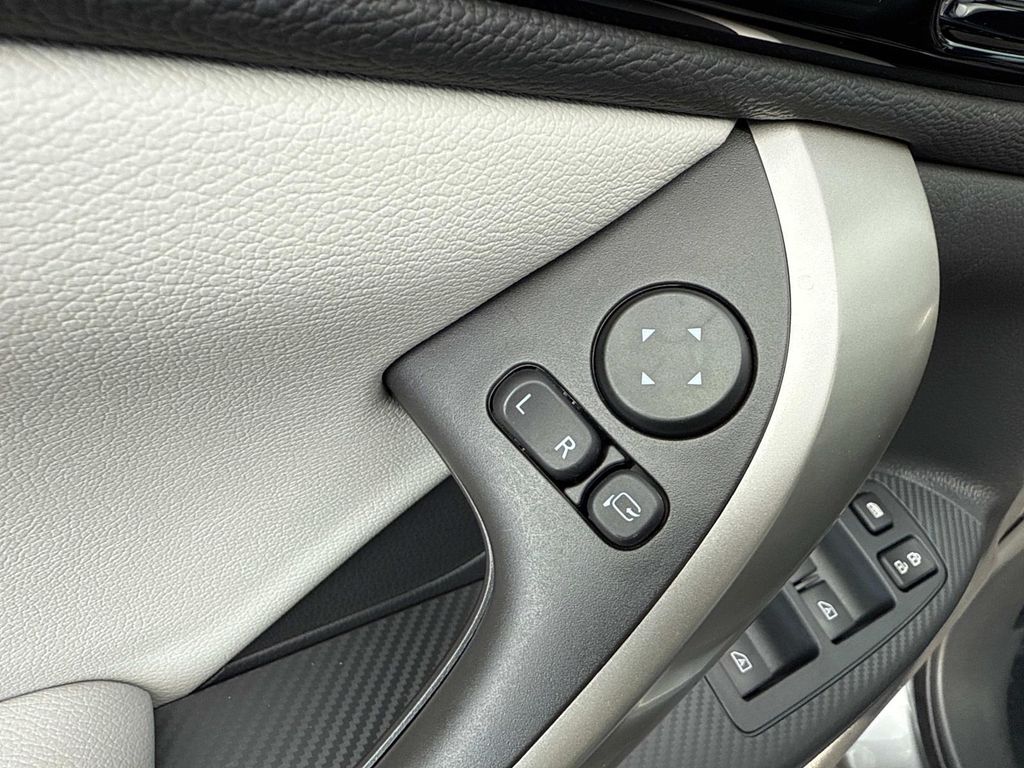 2025 Mitsubishi Eclipse Cross SEL photo 18