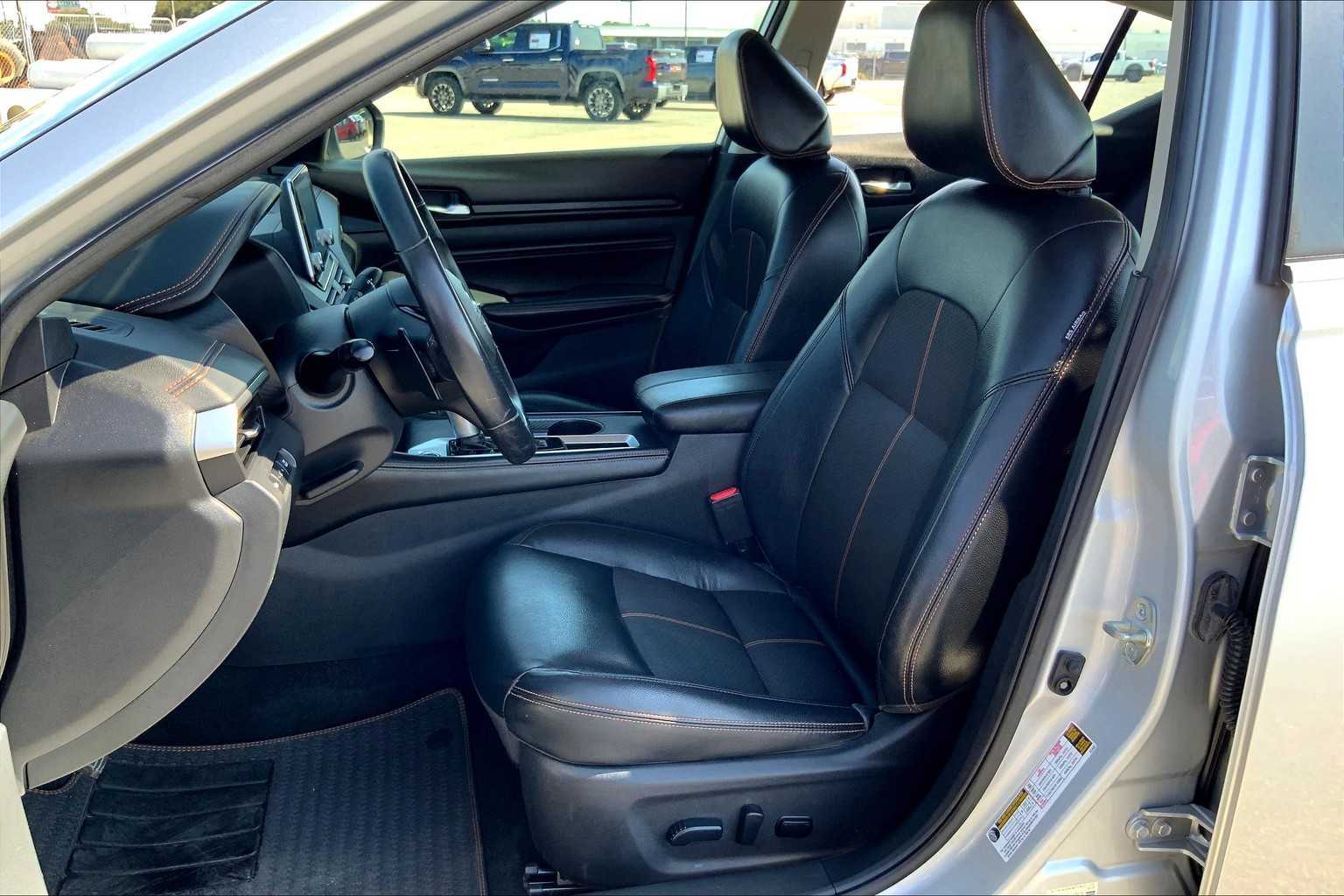 2020 Nissan Altima 2.5 SR photo 6