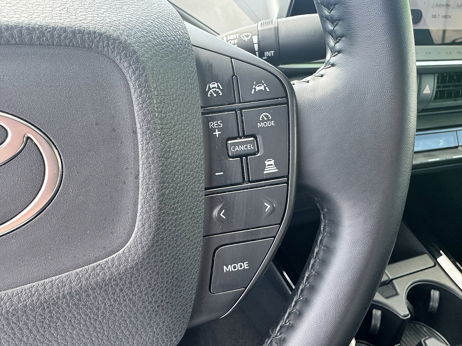 2024 Toyota Prius LE photo 14
