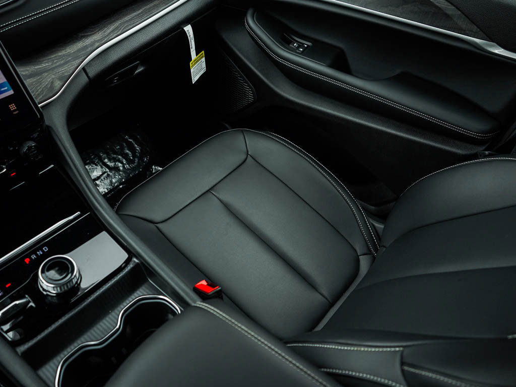 2025 Jeep Grand Cherokee Limited photo 25