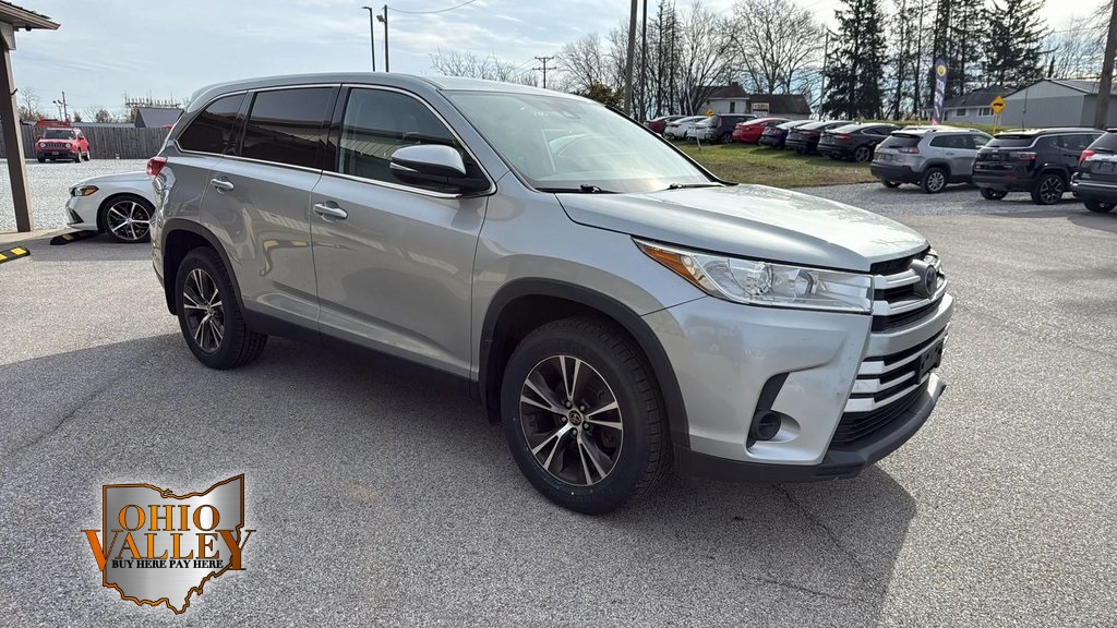 2019 Toyota Highlander LE's photo