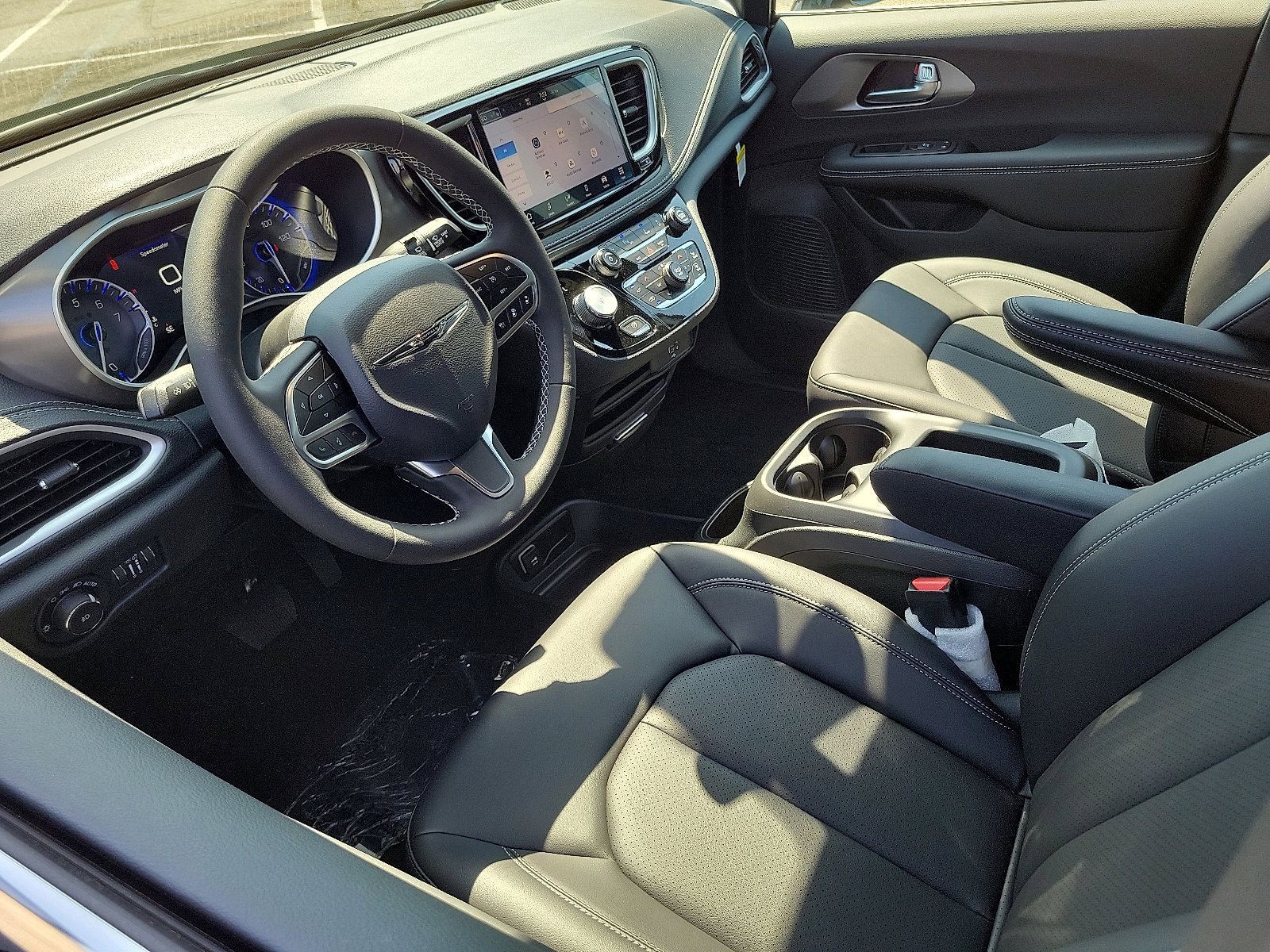 2026 Chrysler Pacifica photo 3