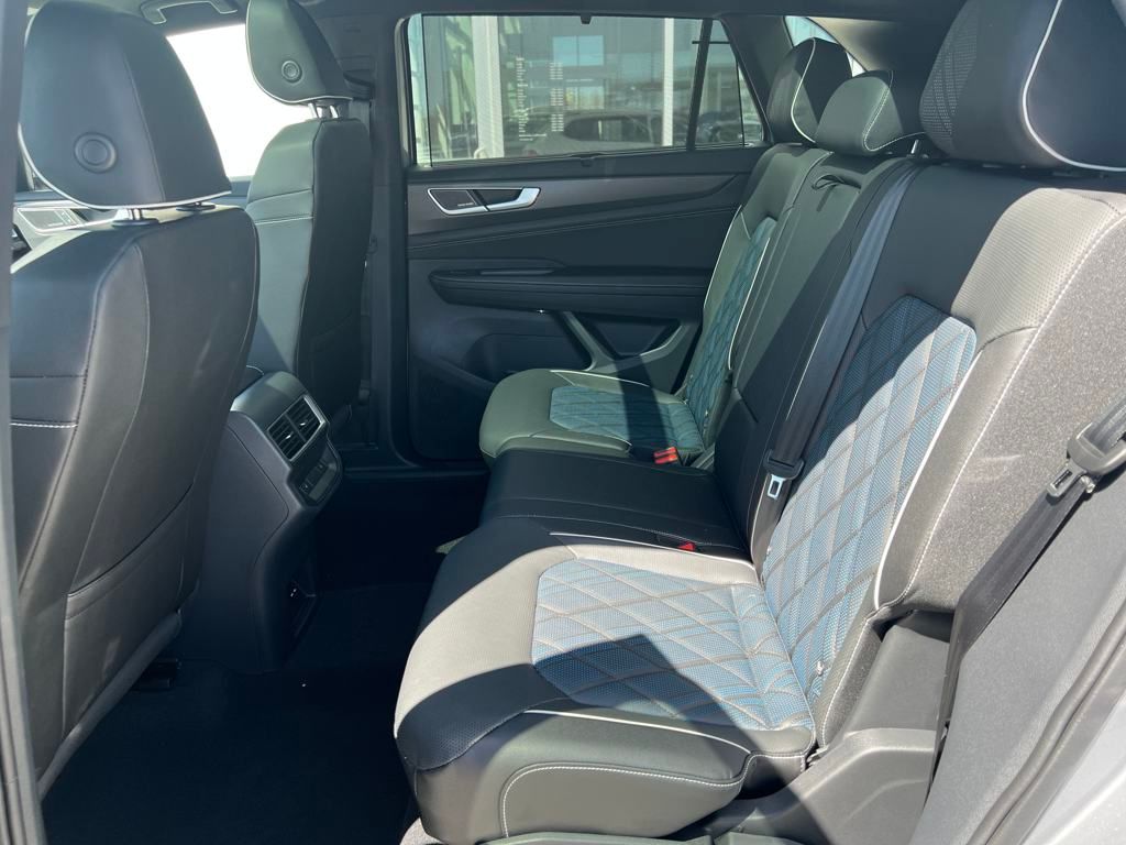 2025 Volkswagen Atlas Cross Sport SEL Premium R-Line photo 23