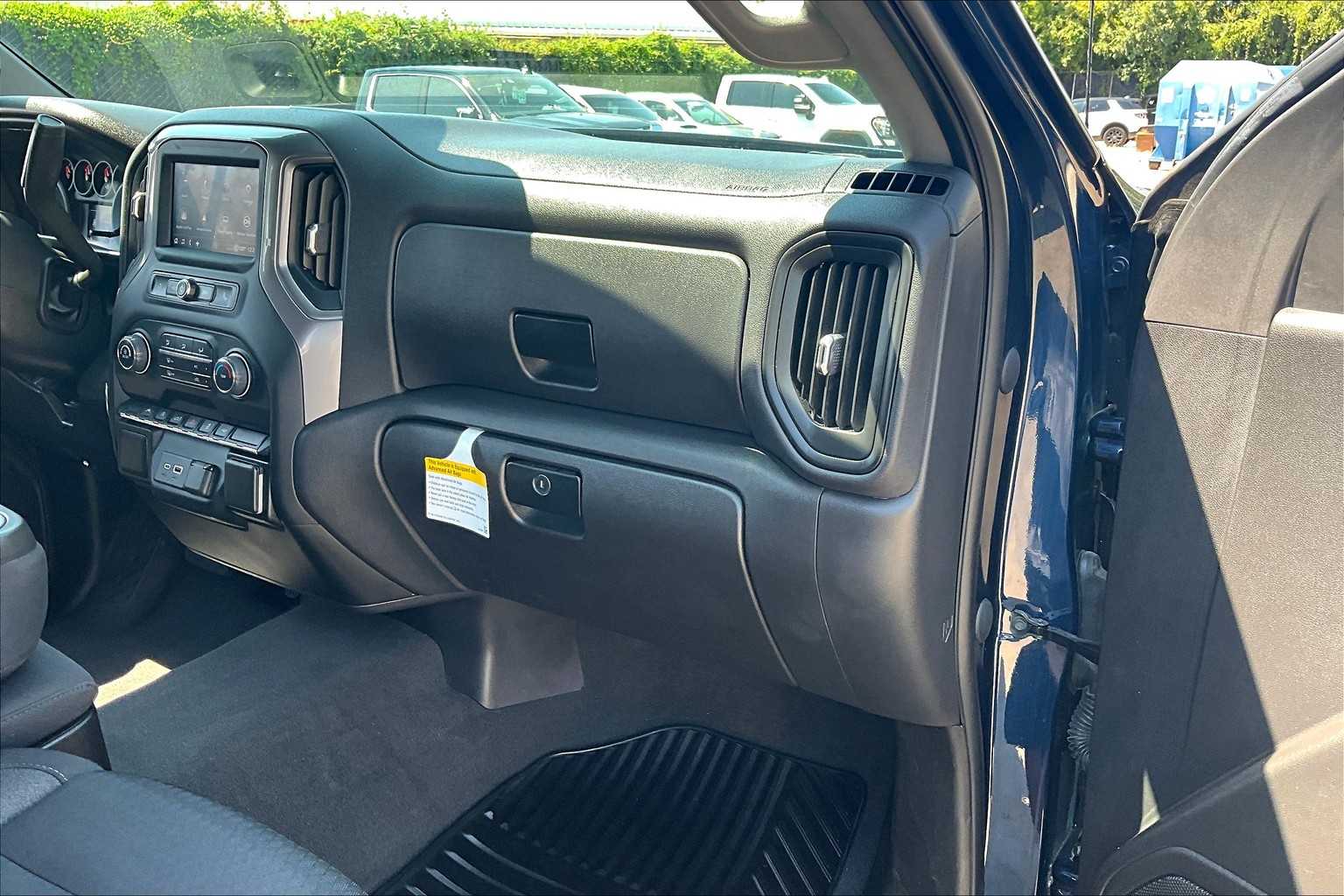2023 Chevrolet Silverado 1500 Custom photo 16