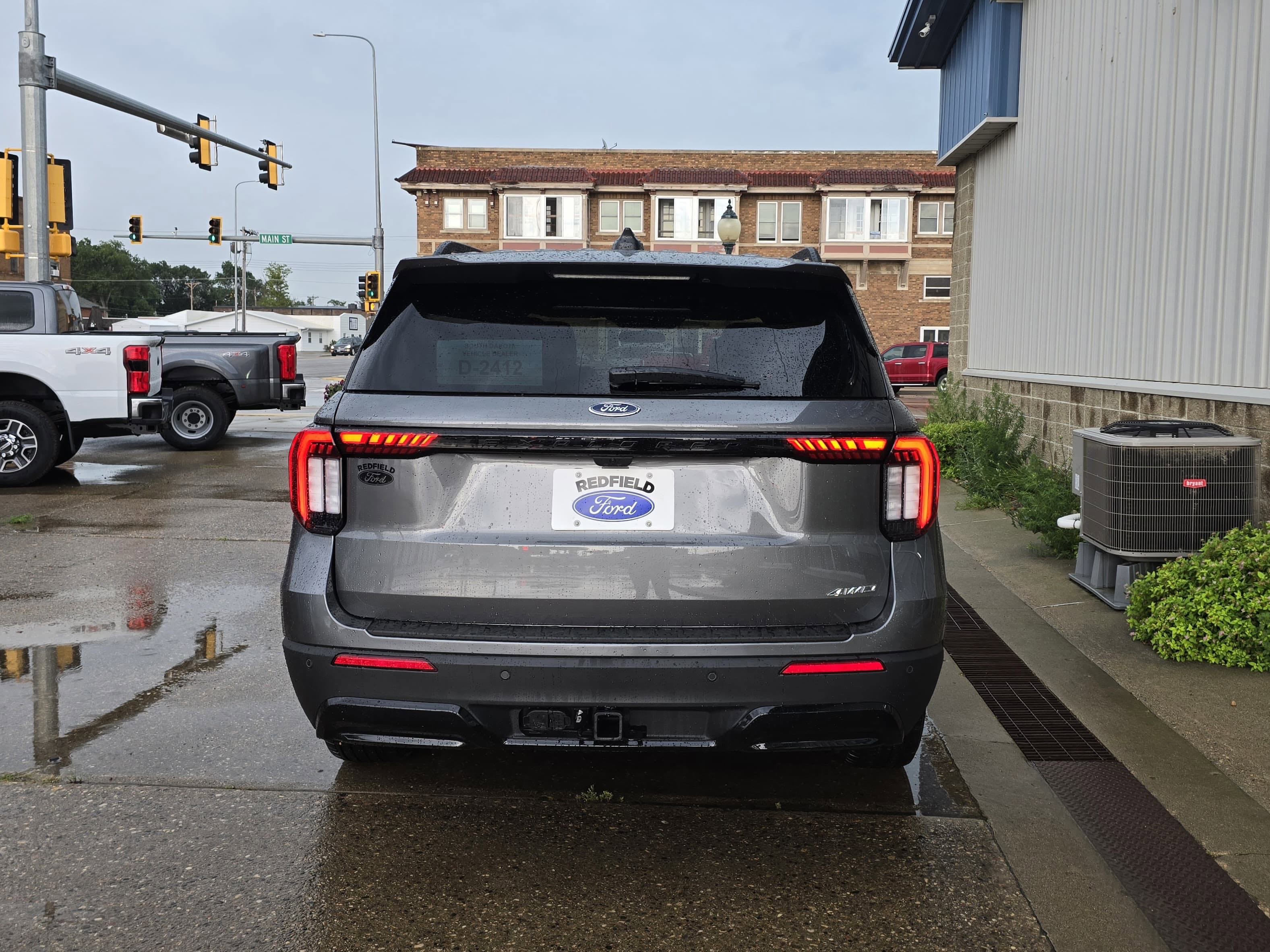 2025 Ford Explorer ST-Line photo 2