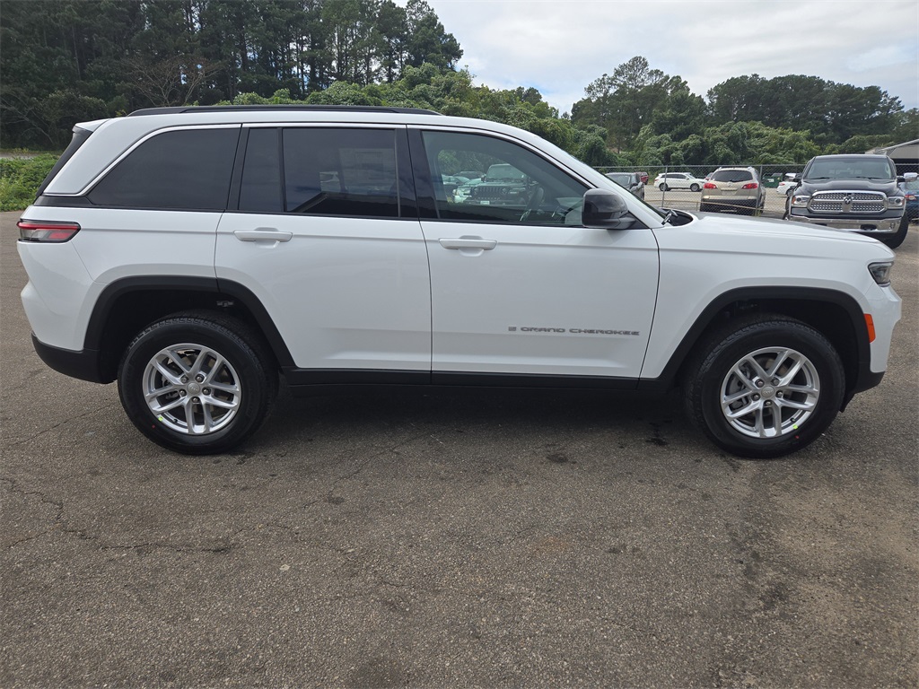 2025 Jeep Grand Cherokee Laredo photo 17
