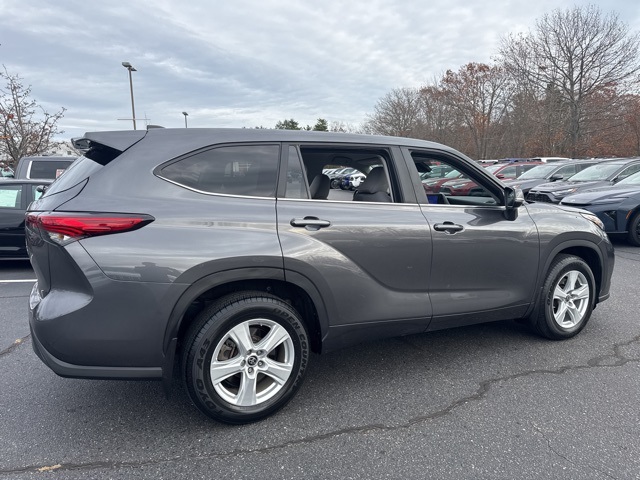 2023 Toyota Highlander LE photo 2