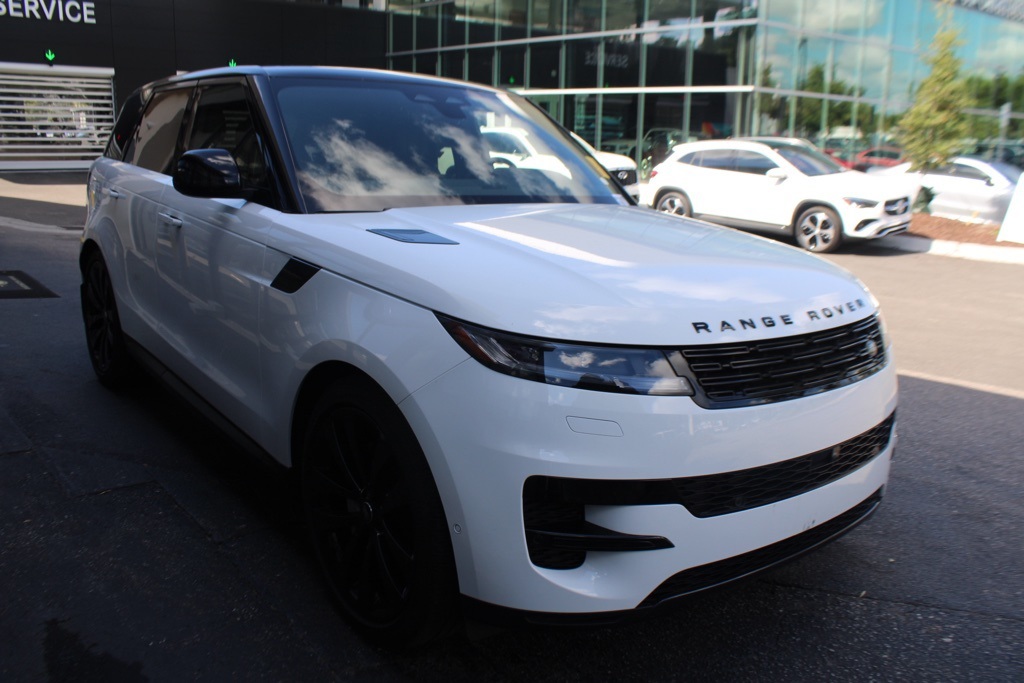 2024 Land Rover Range Rover Sport SE photo 3