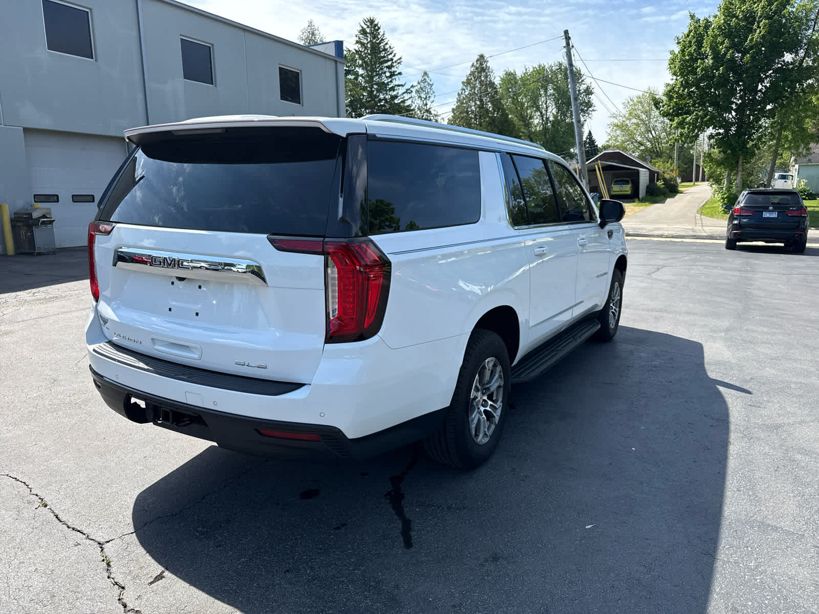 2023 Gmc Yukon XL SLE photo 3