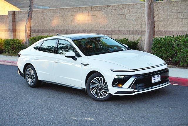 2026 Hyundai Sonata Hybrid SEL photo 2