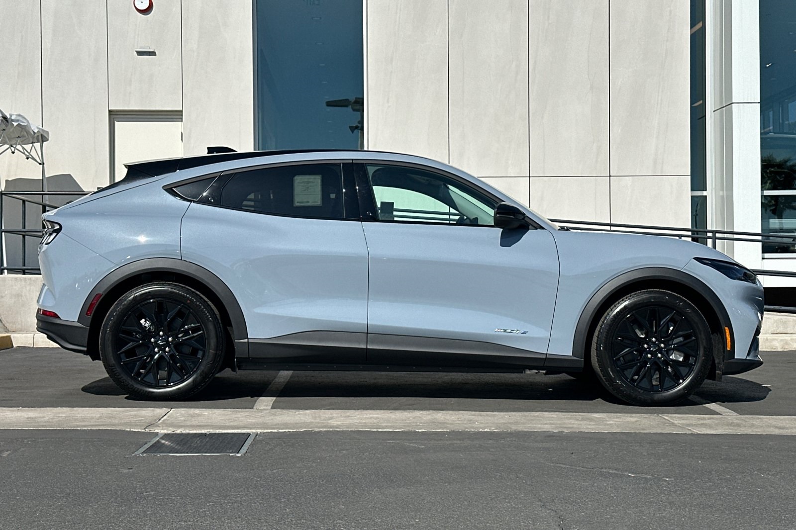 2025 Ford Mustang Mach-E Select photo 2