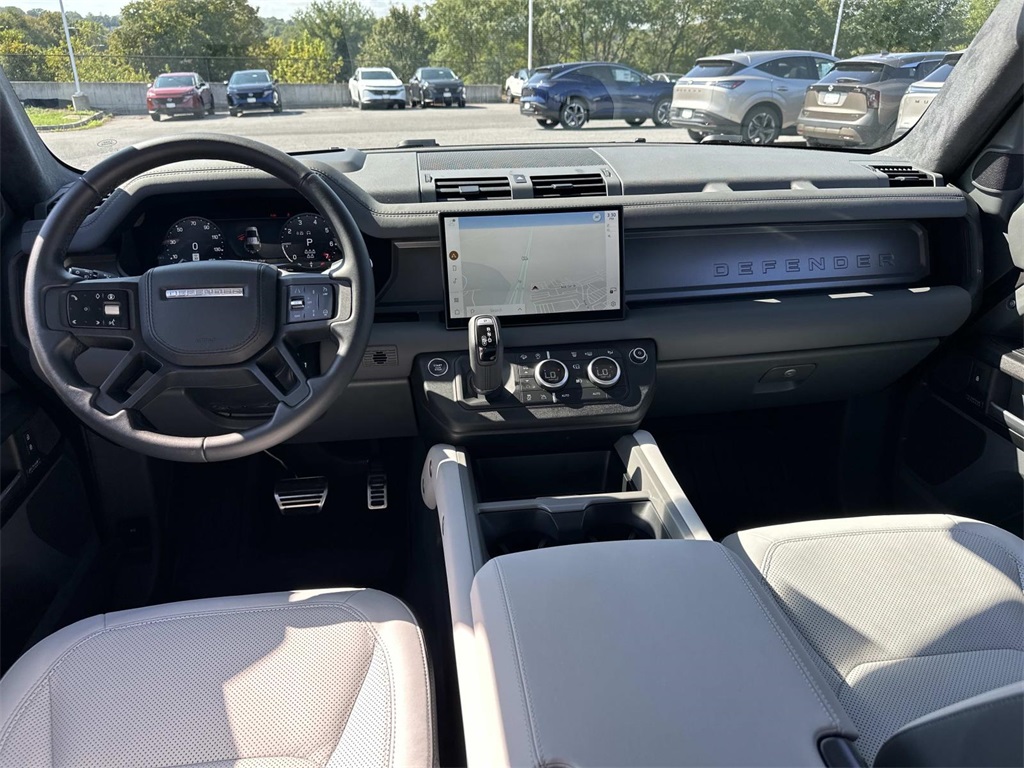 2025 Land Rover Defender 110 photo 8