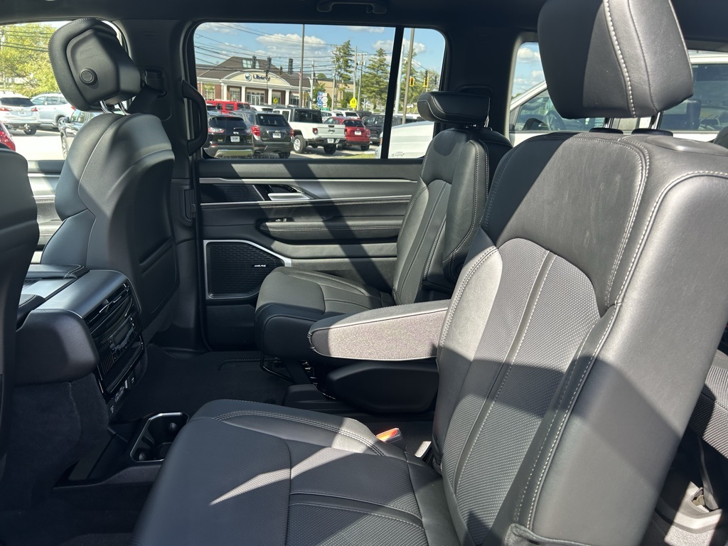 2025 Jeep Wagoneer Series II photo 23