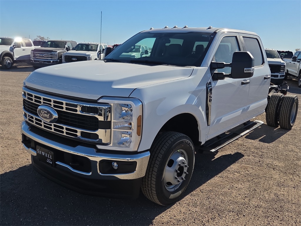 2026 Ford F-350 Super Duty Chassis Cab XL's photo