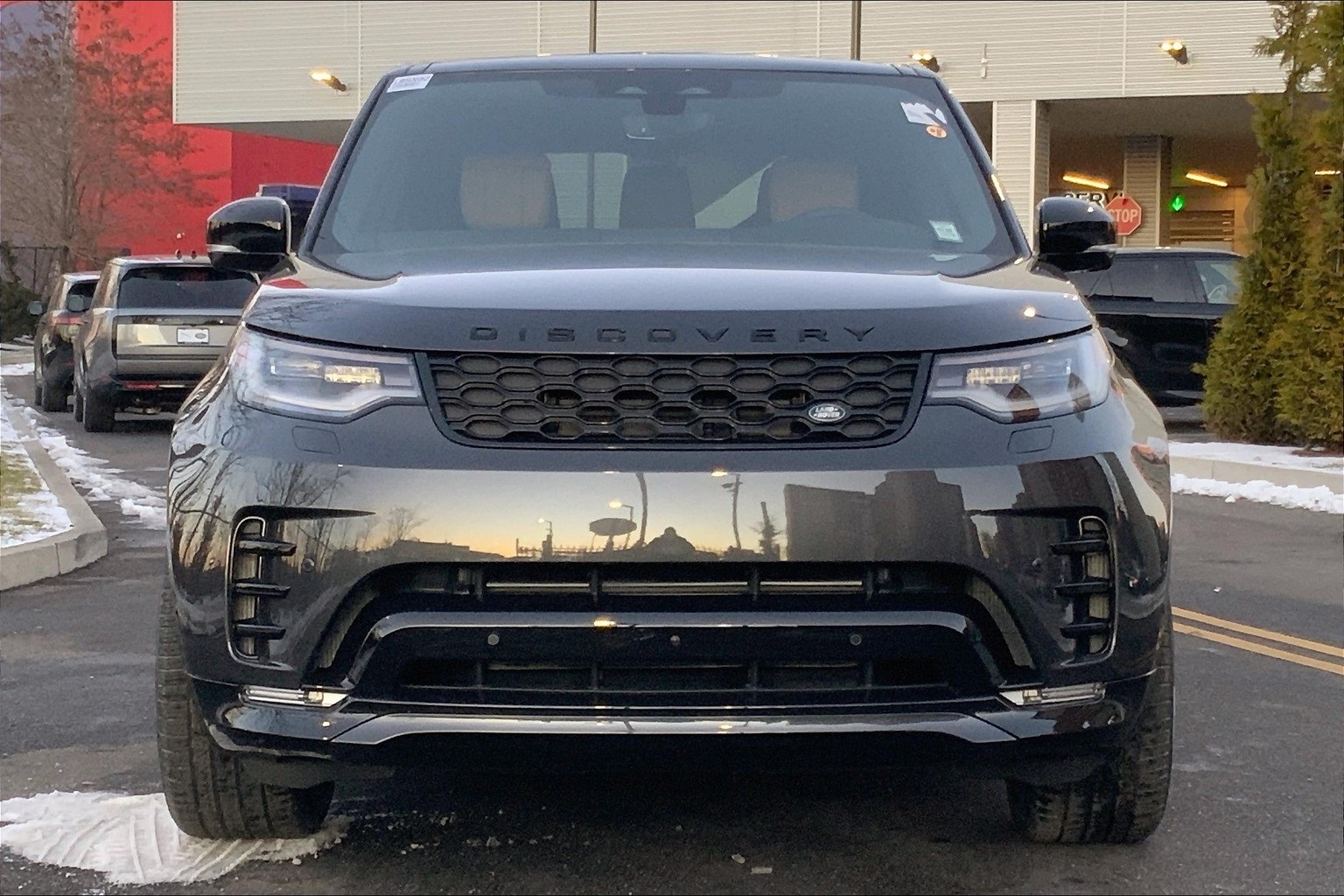 2025 Land Rover Discovery SE photo 2