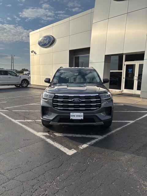 2025 Ford Explorer photo 8