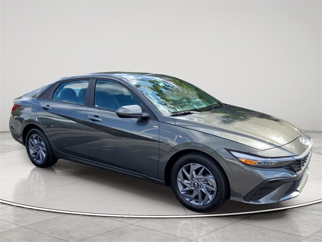 2024 Hyundai Elantra SEL photo 7